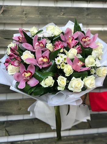 Букет цветов из: Розы и Хризантемы в Семеновке