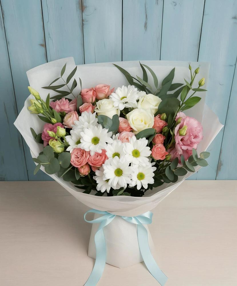 Букет цветов из: Розы, Лизиантусы и Хризантемы в Семеновке