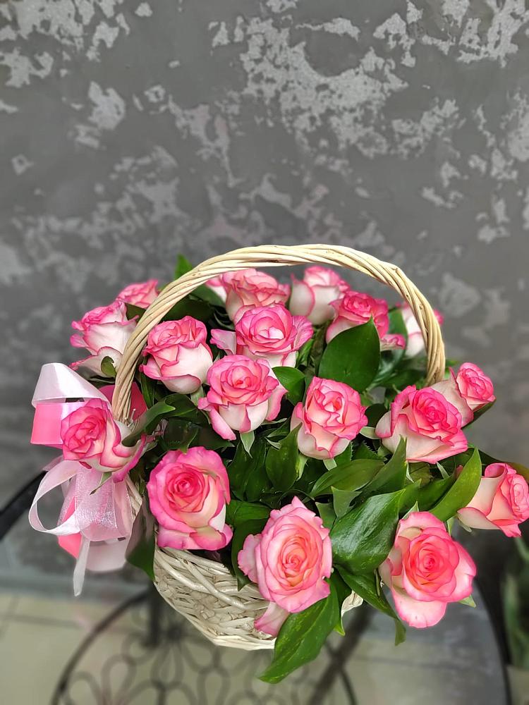 Цветочная композиция из Розы в корзине в Семеновке