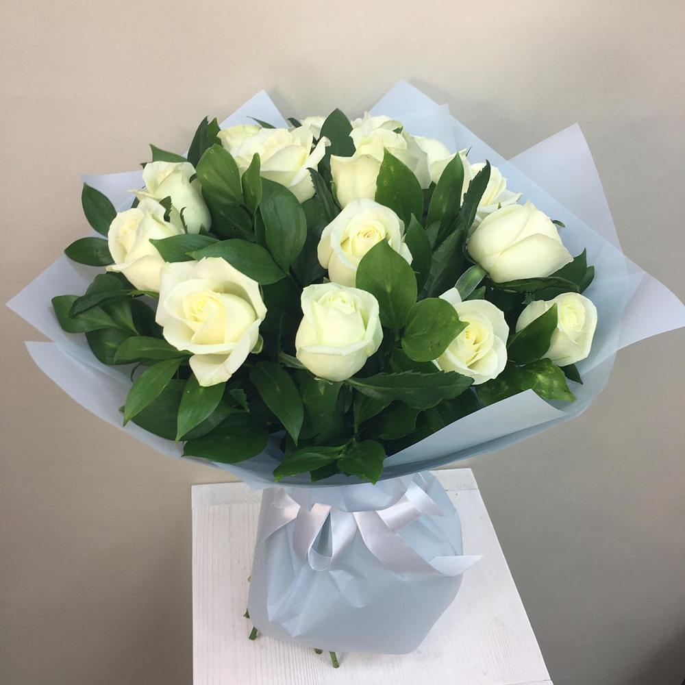 Букет 15 Белых роз Проуд в Семеновке