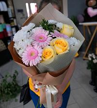 Букет цветов из:  Герберы, Розы и Хризантемы в Семеновке