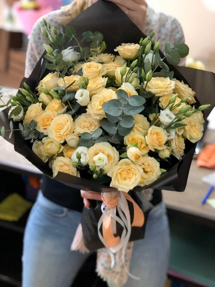 Букет цветов из: Розы и Лизиантусы в Семеновке