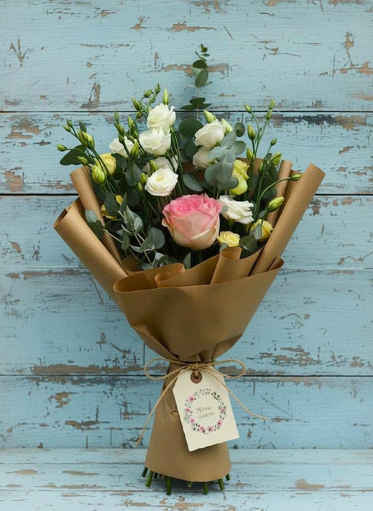 Букет цветов из: Розы и Лизиантусы в Семеновке