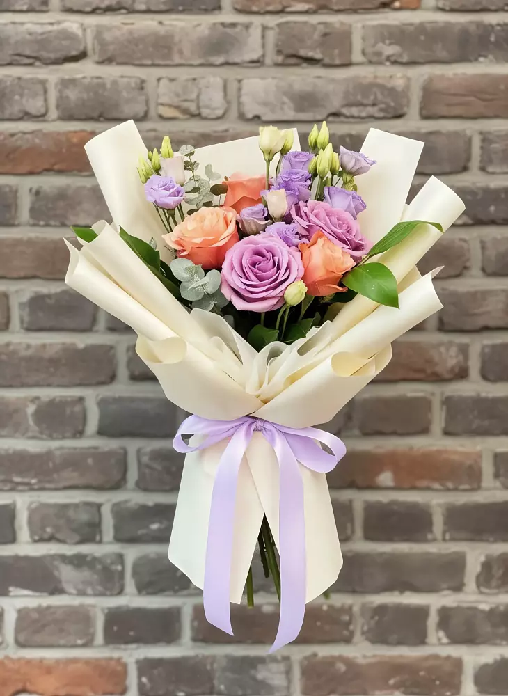 Букет цветов из: Лизиантусы и Розы в Семеновке