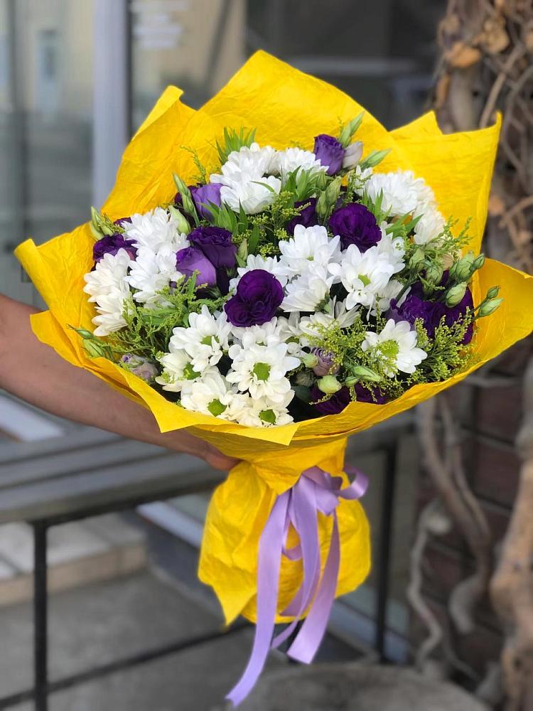 Букет цветов из: Ирисы, Хризантемы и Ромашки в Семеновке