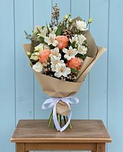 Букет цветов из:  Альстромерии, Лизиантусы, Розы и Хризантемы в Семеновке
