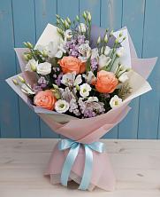 Букет цветов из:  Лизиантусы, Розы, Альстромерии и Гипсофила в Семеновке