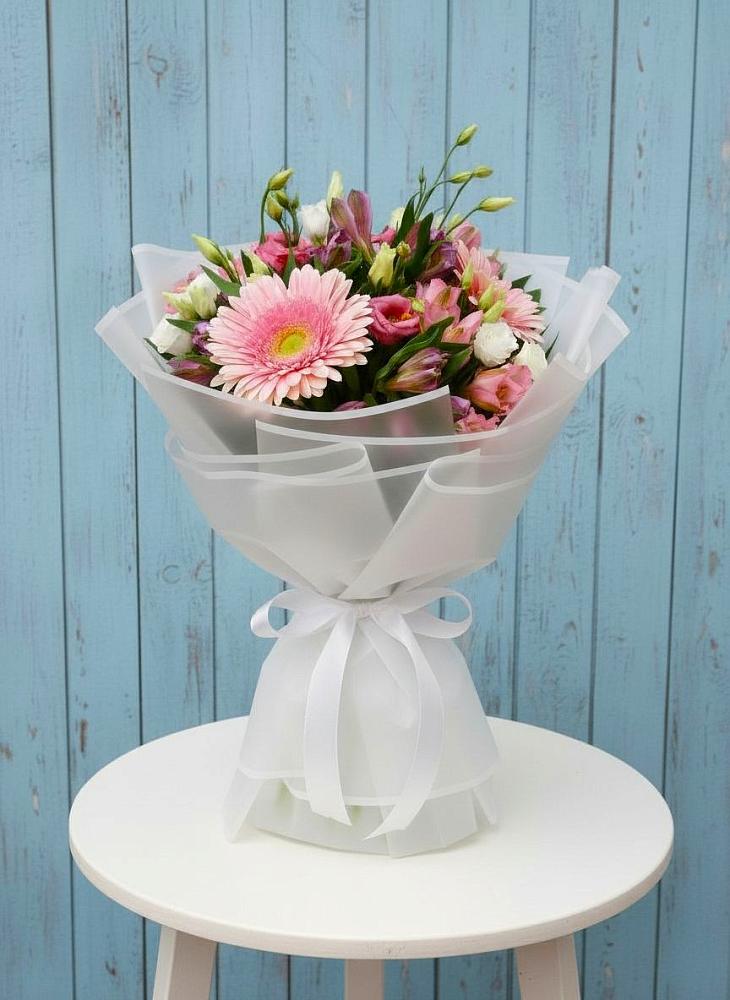 Букет цветов из: Герберы, Альстромерии и Лизиантусы в Семеновке