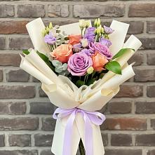 Букет цветов из:  Лизиантусы и Розы в Семеновке