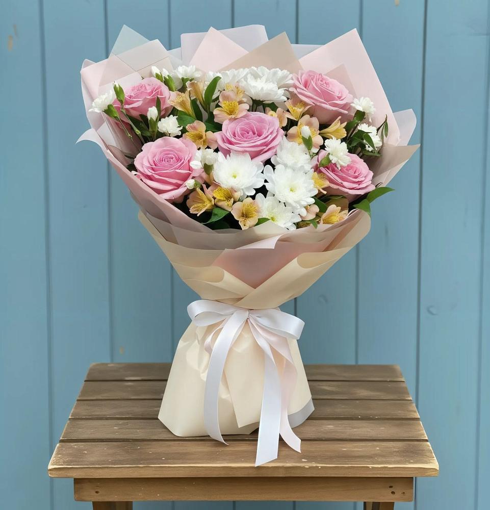 Букет цветов из: Гвоздики, Орхидеи и Розы в Семеновке