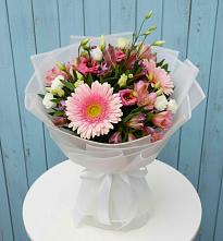 Букет цветов из:  Герберы, Альстромерии и Лизиантусы в Семеновке