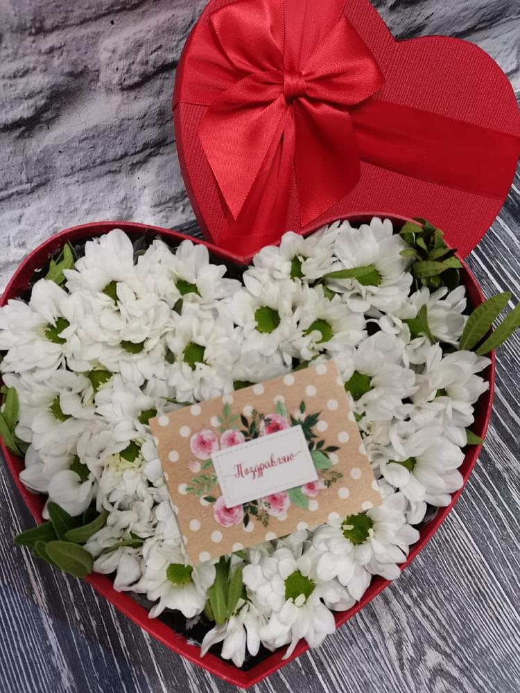 Цветочная композиция из Хризантемы в виде сердца в Семеновке