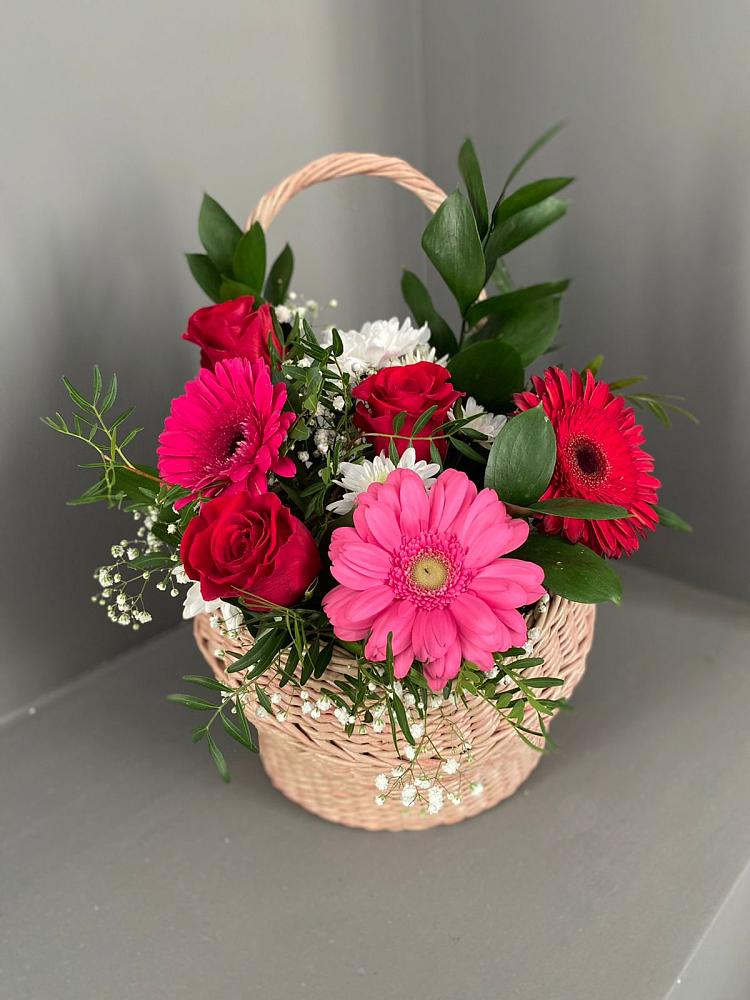 Цветочная композиция из Розы, Хризантемы и Герберы в корзине в Семеновке